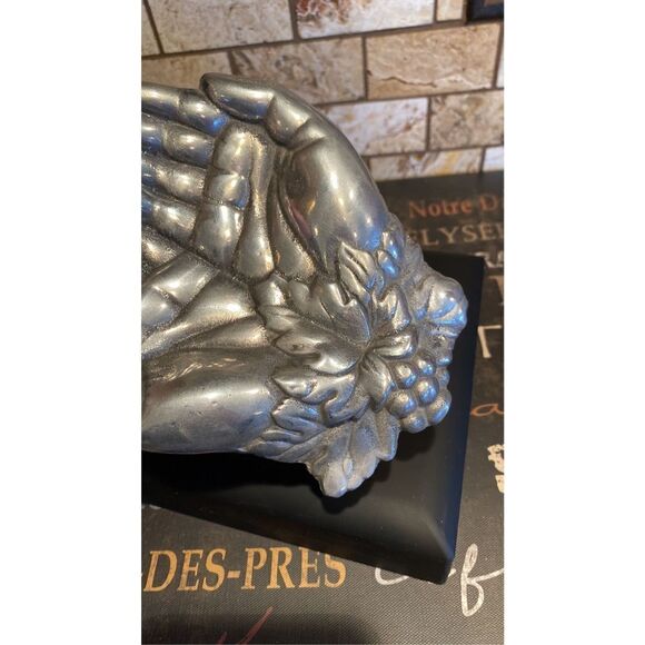 Cupped Hands Catch All Pewter Trinket Dish - Picture 4 of 7